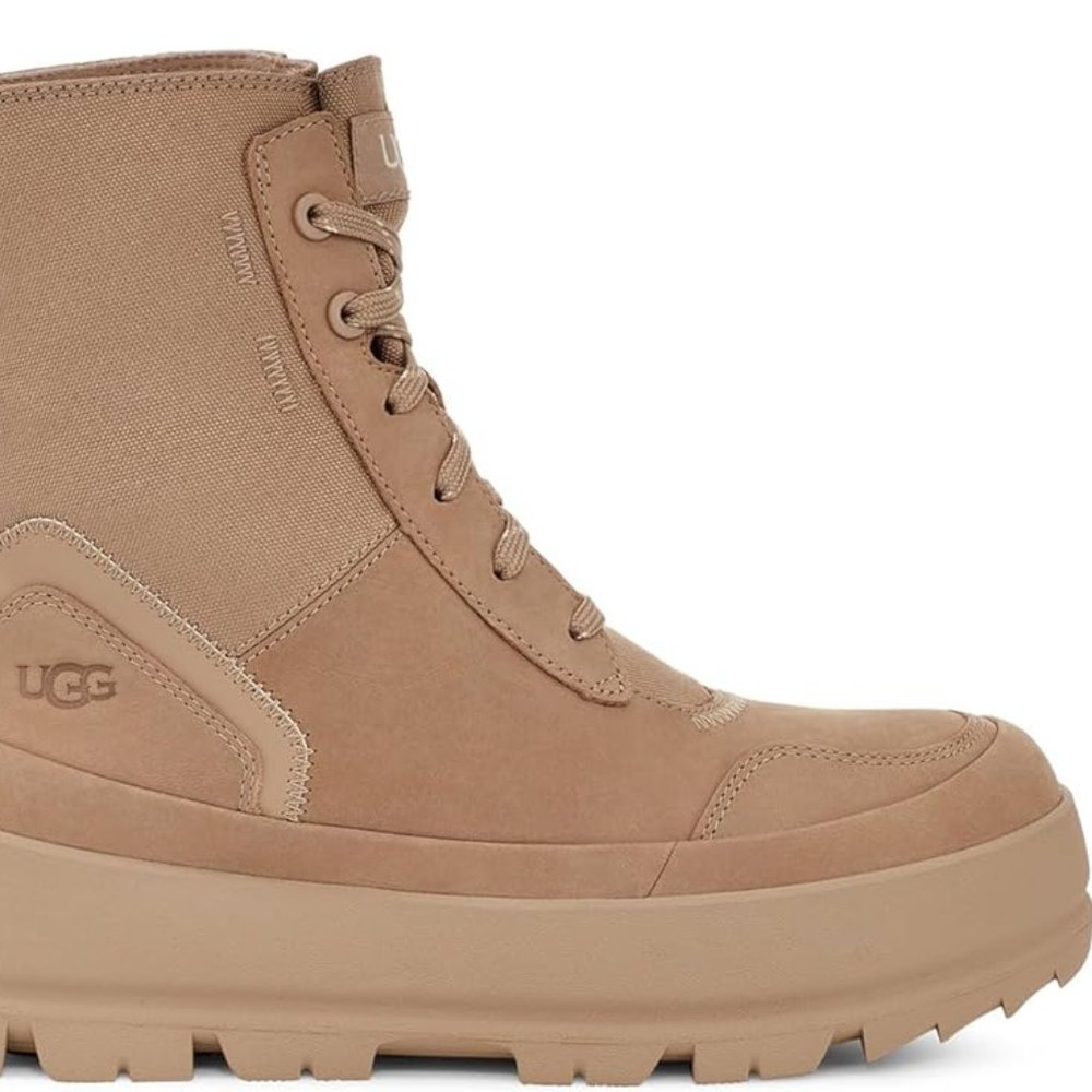 UGG $140 The Ugg Lug Boot Sand Sz 10 NIB! - Picture 2 of 5